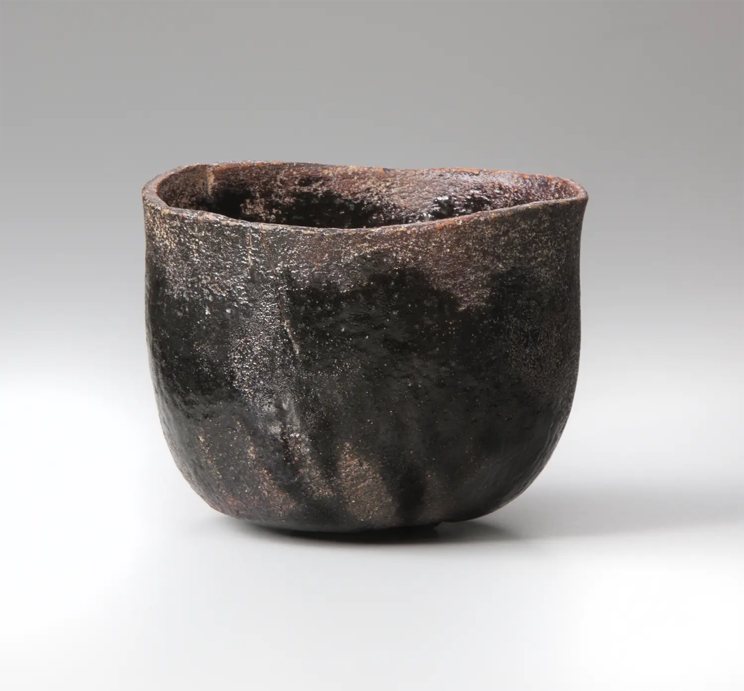 《黒樂茶碗　銘　村雲》　京都・樂美術館